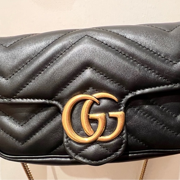 Gucci Black Quilted Crossbody Bag with Gold GG Logo - Picture 1 of 10